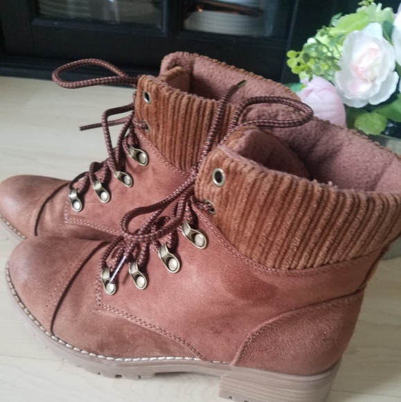 Girls Hiking Boots - Picture 2 of 5